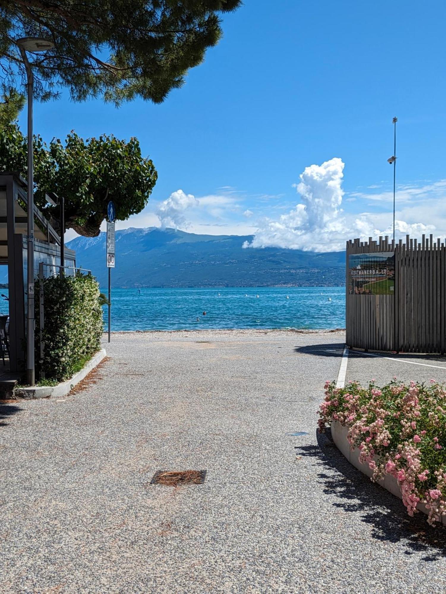 La Fenice Holiday Apartment Manerba del Garda Værelse billede
